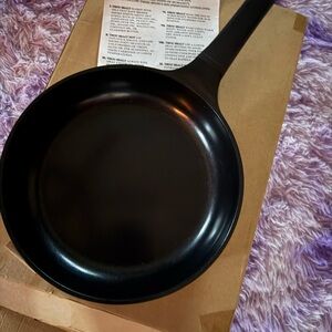 Sleek Black Non-Stick Frying Pan